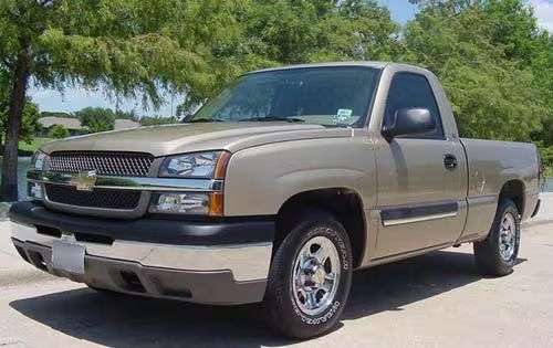 2004 Chevy Silverado GMT800 truck model