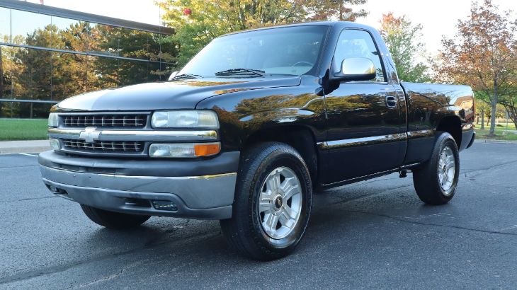 Chevy Silverado regular cab short bed exterior side profile