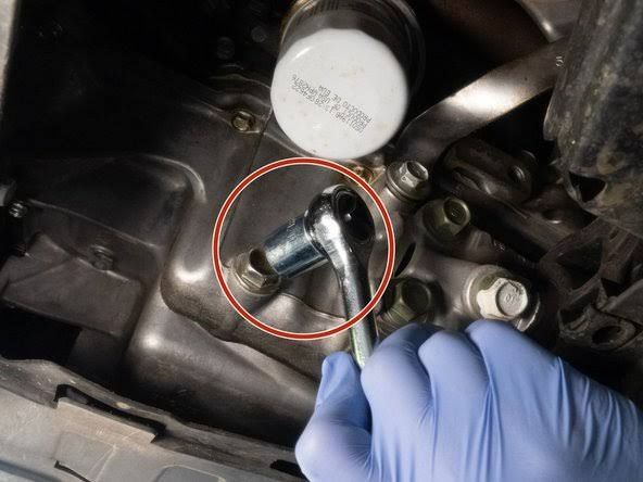 Honda CR-V oil drain plug oil pan and engine undercarriage inspection