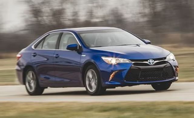 2015 Toyota Camry gas tank capacity specs and fuel gauge display