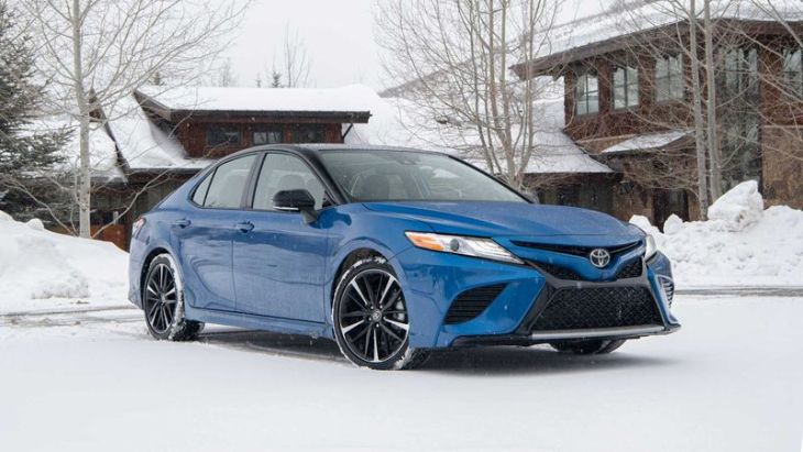 2020 Toyota Camry SE AWD badging and trunk detail