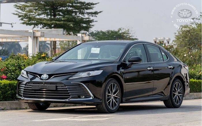 Toyota Camry Hybrid Overview and Specifications