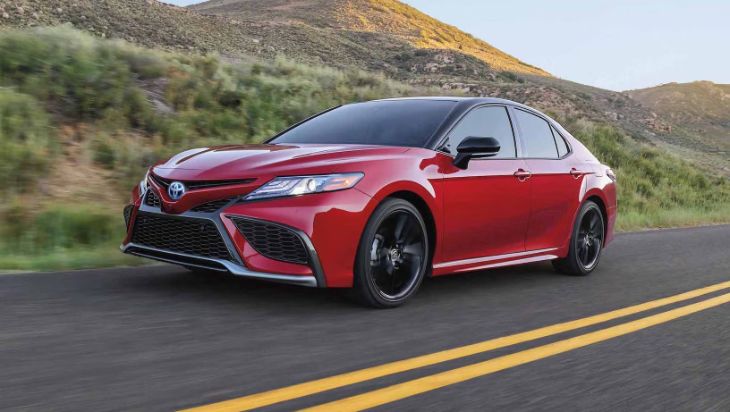 Interior dashboard display and steering wheel of 2016 Toyota Camry