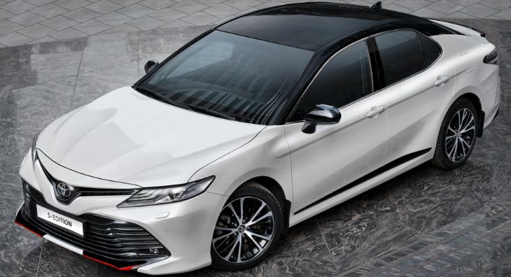 Toyota Camry two-tone styling and detailing