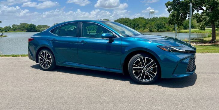 Toyota Camry XLE Luxury Trim Overview