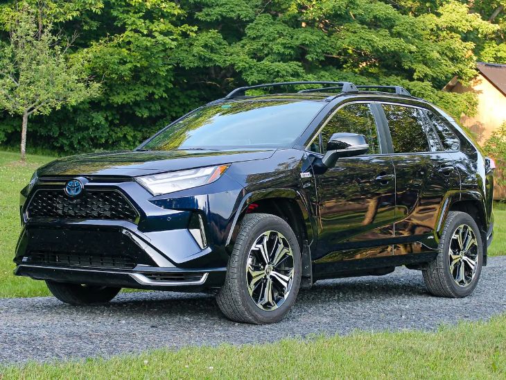 Toyota RAV4 chassis wheel alignment and suspension inspection
